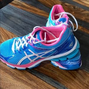 Women’s ASIC GT-1000 Tennis Shoes Size 9